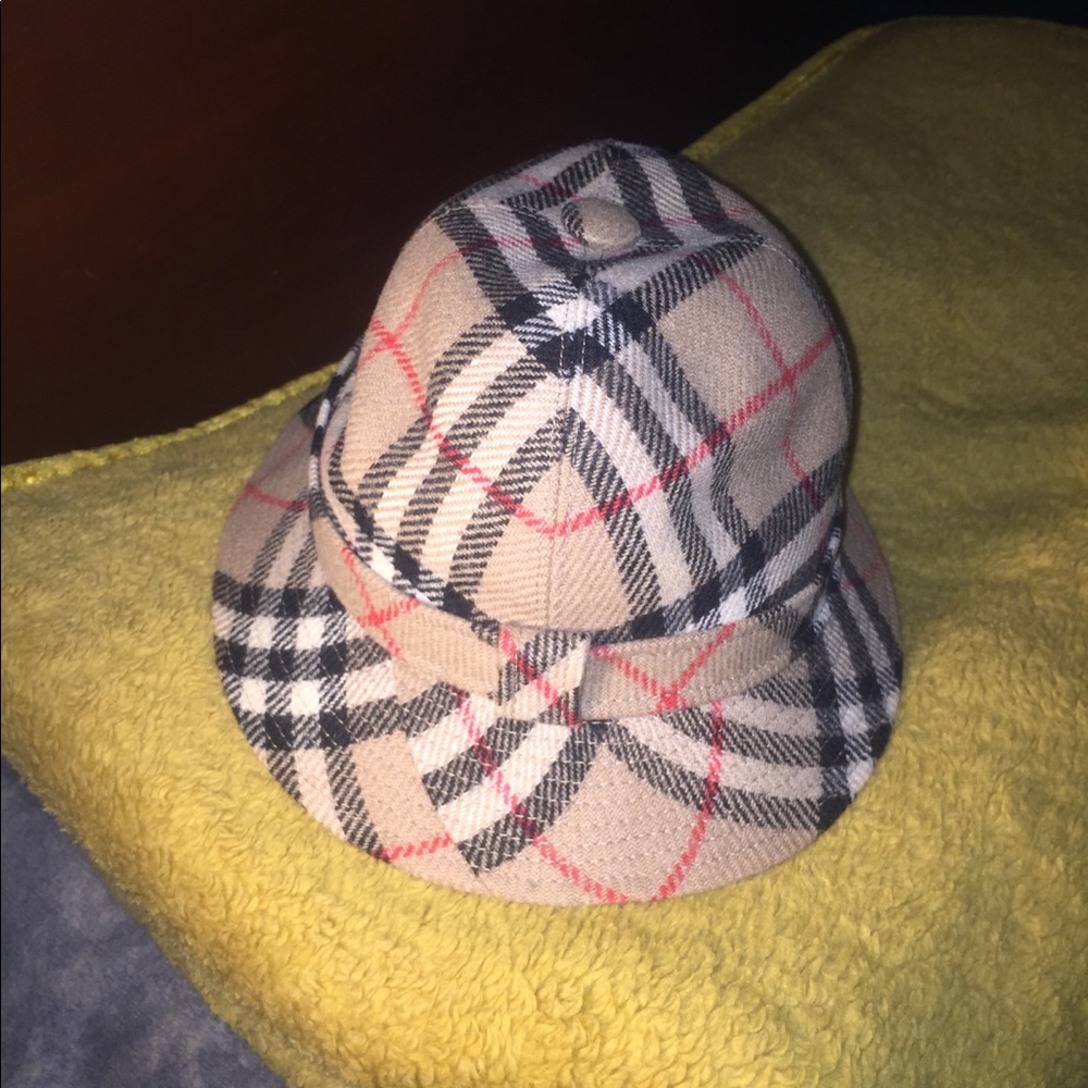 Burberry hat - Picture 3 of 3